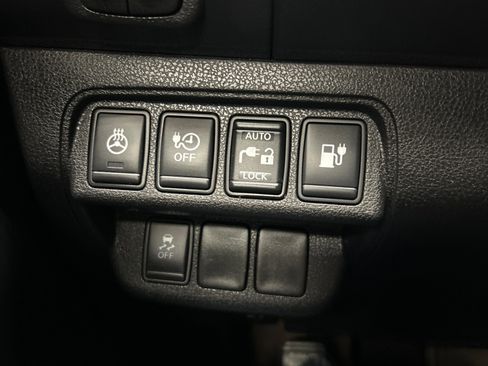 Used 2016 Nissan Leaf SL w/ Premium Package FWD image 16