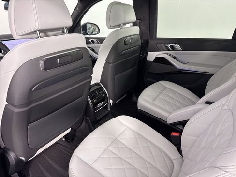 Certified 2025 BMW X7 xDrive40i w/ M Sport Package image 19