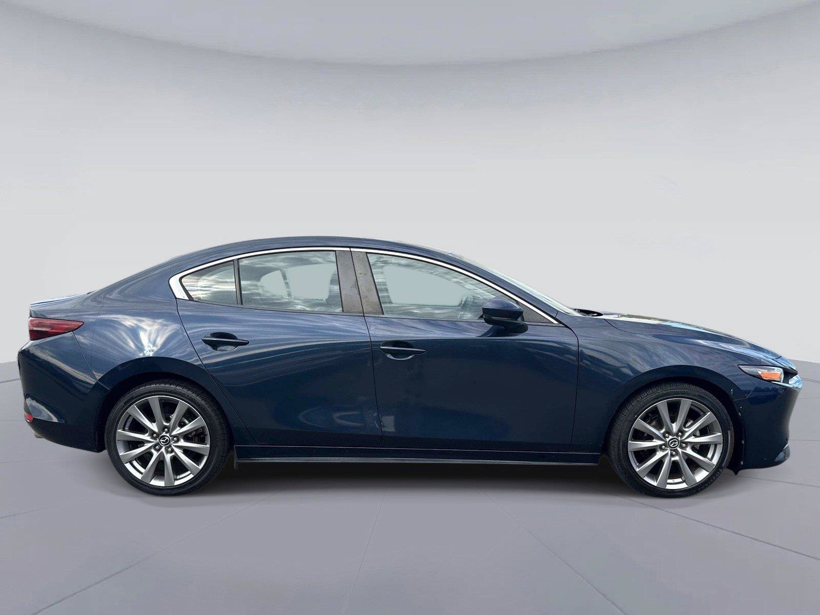 Used 2019 MAZDA MAZDA3 Sedan w/ Select Package FWD image 2