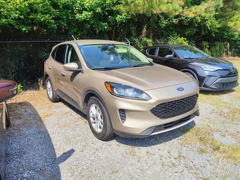 Used 2020 Ford Escape SE FWD image 3