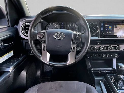Certified 2019 Toyota Tacoma TRD Off-Road w/ Technology Package AWD/4WD image 12