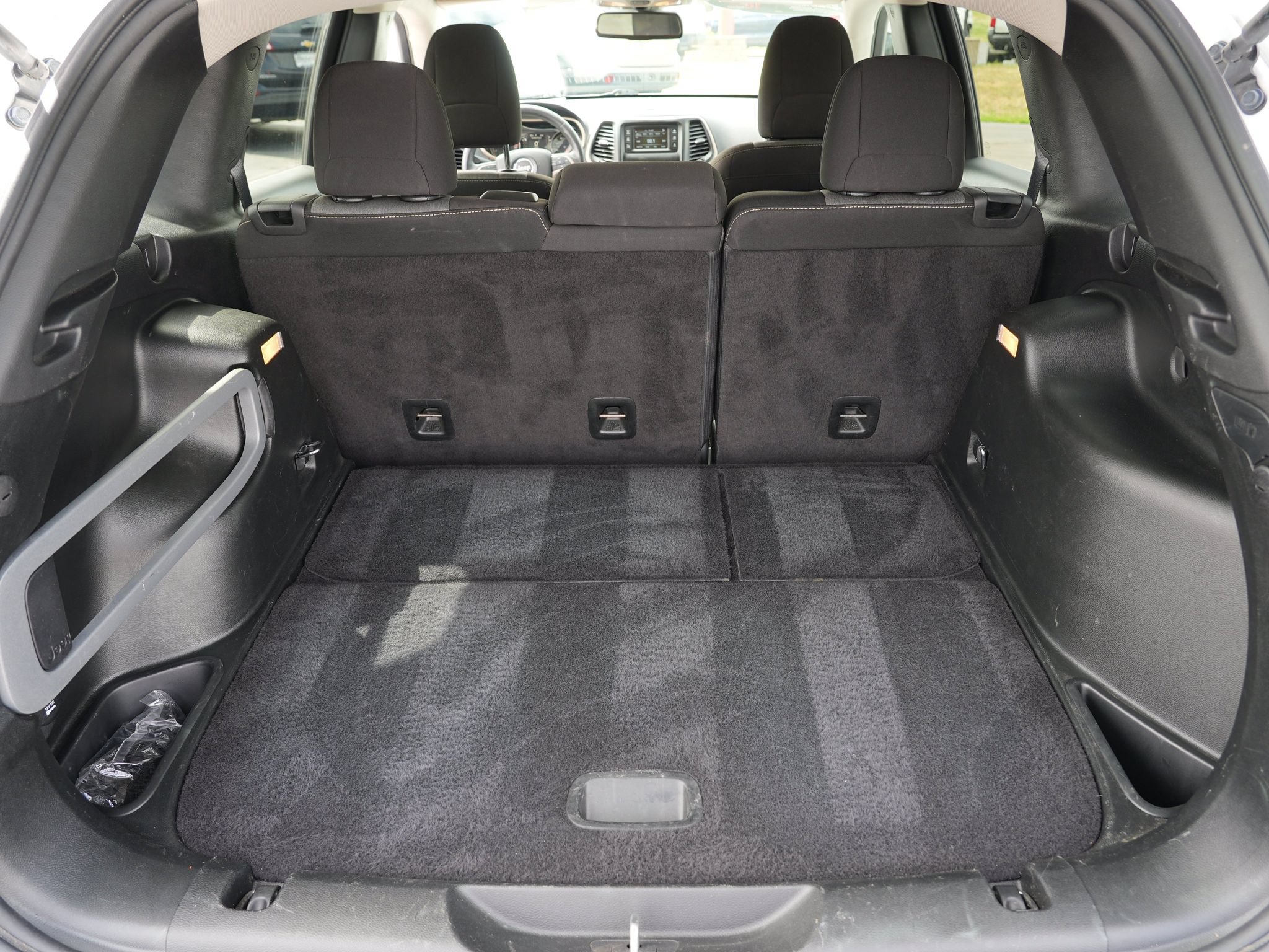 Used 2018 Jeep Cherokee Latitude w/ Safety Group AWD/4WD image 26