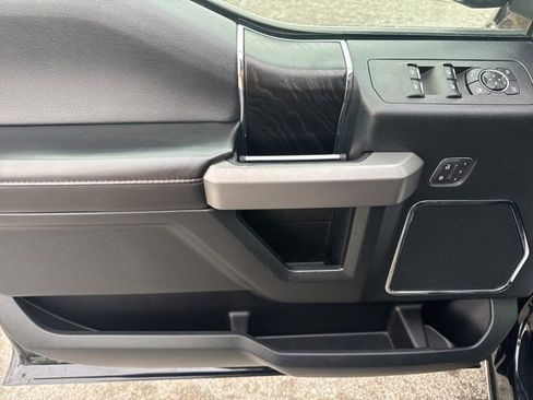 Used 2018 Ford F150 Platinum w/ Equipment Group 701A Luxury image 10