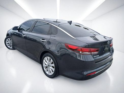 Used 2018 Kia Optima S FWD image 5