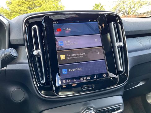 Used 2023 Volvo XC40 Recharge Plus w/ Protection Package Premier image 39