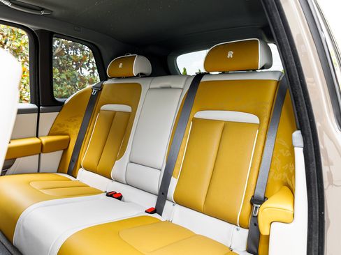 Certified 2025 Rolls-Royce Cullinan AWD/4WD image 33