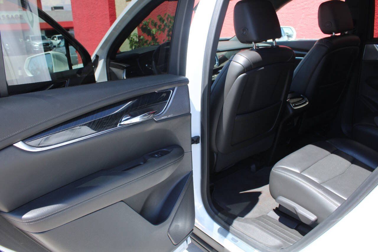 Used 2020 Cadillac XT6 Premium Luxury AWD/4WD image 13