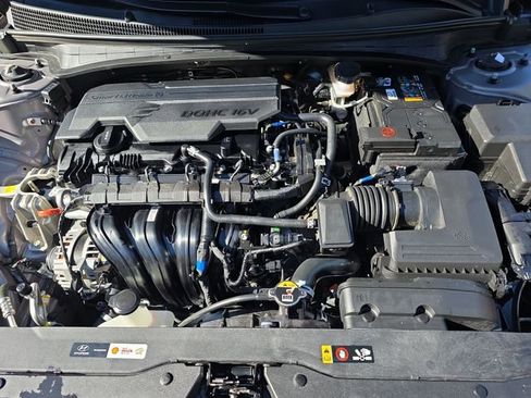 Certified 2023 Hyundai Elantra SE image 41