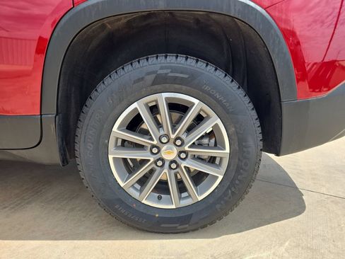 Used 2023 Chevrolet Traverse LT FWD image 33