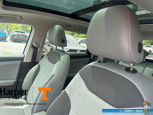 Used 2023 Volkswagen Taos SE w/ Panoramic Sunroof Package AWD/4WD image 12