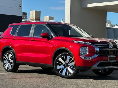 New 2025 Mitsubishi Outlander SE image 3