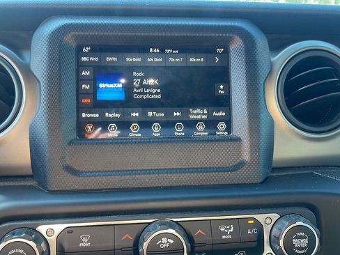 Used 2020 Jeep Wrangler Sport AWD/4WD image 17