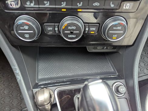 Used 2020 Volkswagen Jetta R-Line FWD image 24