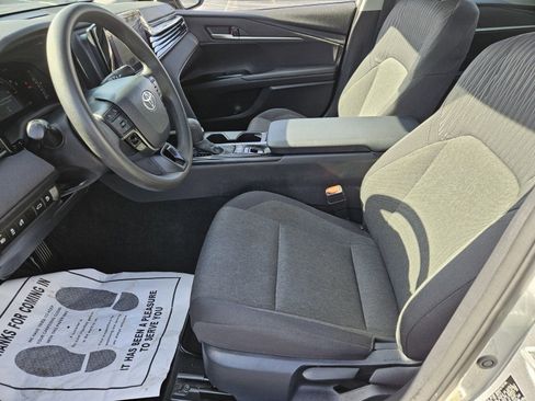 Used 2025 Toyota Camry LE image 7