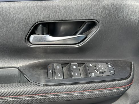 Used 2025 Nissan Kicks SR w/ SR Premium Package FWD image 8