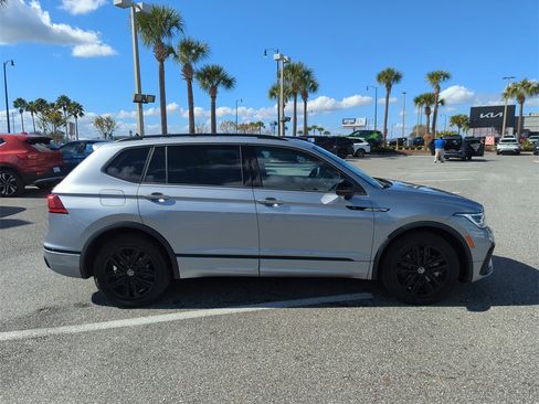 Used 2022 Volkswagen Tiguan SE R-Line image 3