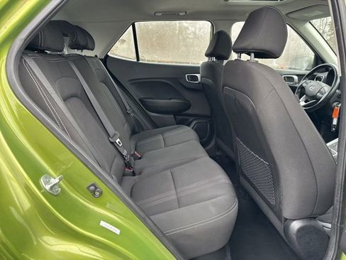 Used 2022 Hyundai Venue SEL image 23