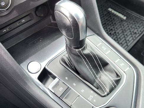 Used 2021 Volkswagen Tiguan SE R-Line w/ 3rd Row Seat Package image 12