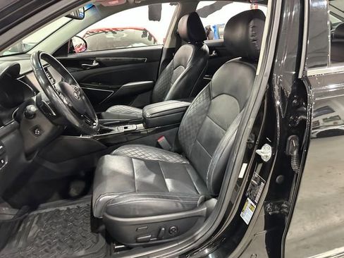 Used 2019 Kia Cadenza Limited image 12