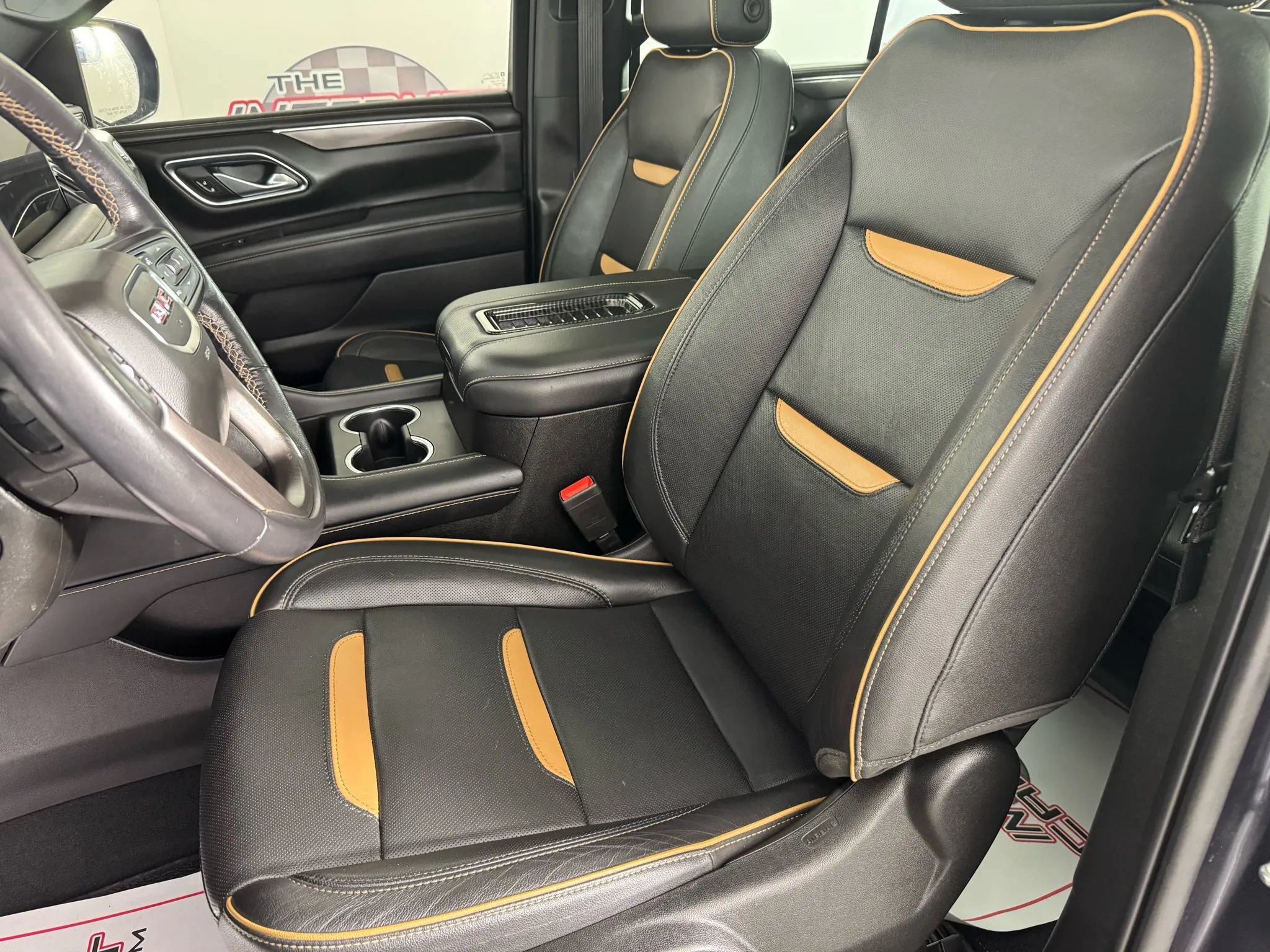 Used 2022 GMC Yukon AT4 AWD/4WD image 35