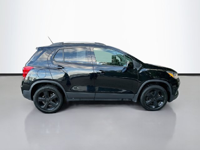 Used 2019 Chevrolet Trax Premier w/ Midnight Edition AWD/4WD image 4