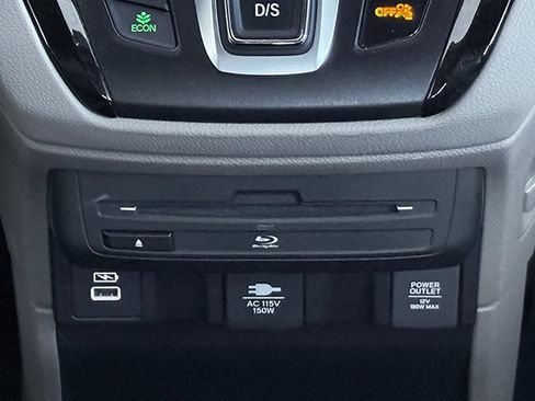 Used 2024 Honda Odyssey Elite image 16