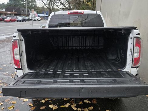 Used 2015 GMC Canyon SLE image 10