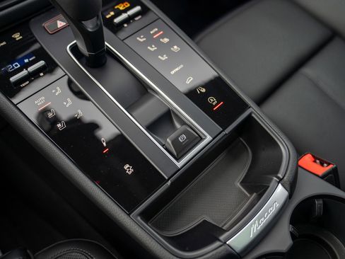 New 2026 Porsche Macan Turbo image 20