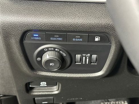 Used 2023 Jeep Grand Cherokee 4WD 4xe image 19