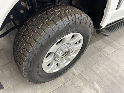 Used 2024 Ford F250 XLT image 38