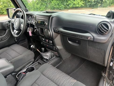 Used 2012 Jeep Wrangler Sport AWD/4WD image 13