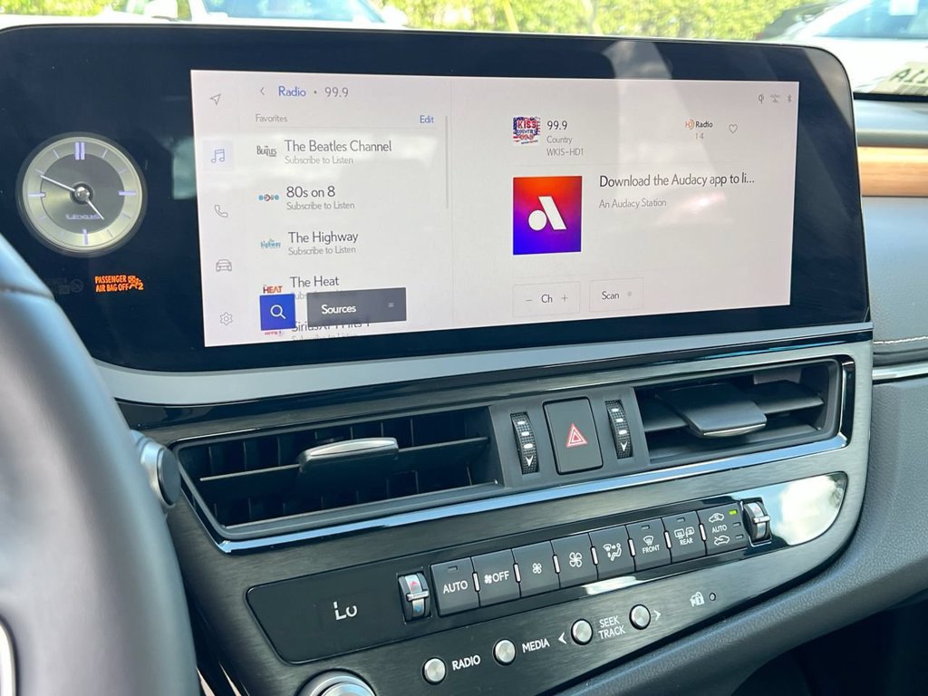 Certified 2024 Lexus ES 350 w/ Technology Package FWD image 15