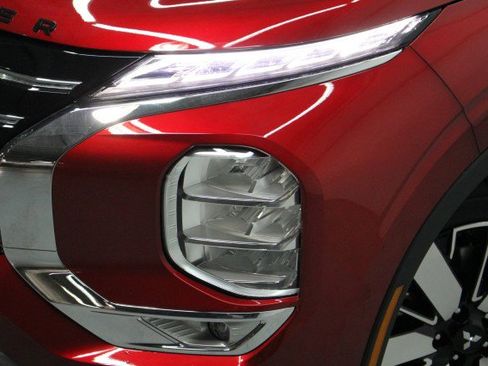 New 2026 Mitsubishi Outlander SEL image 2