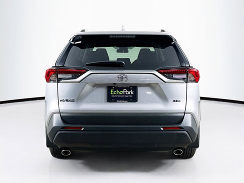 Used 2025 Toyota RAV4 XLE w/ Convenience Package image 7