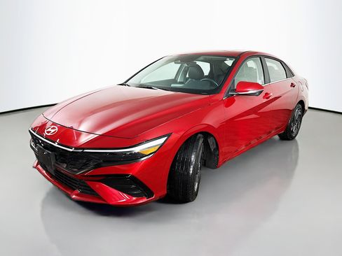 Certified 2024 Hyundai Elantra Limited image 3