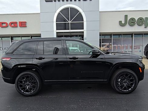 New 2025 Jeep Grand Cherokee Summit image 9