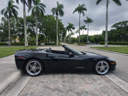 Used 2006 Chevrolet Corvette Convertible w/ Preferred Equipment Group RWD image 16