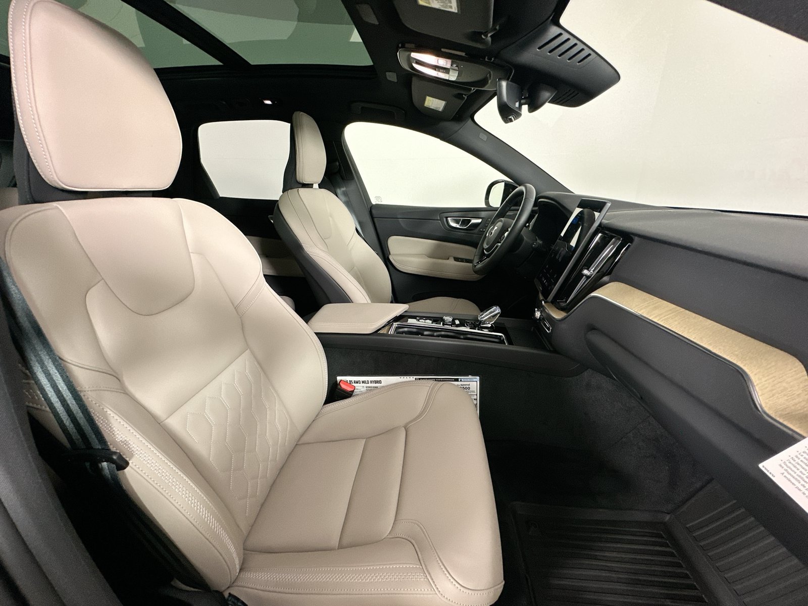 Certified 2026 Volvo XC60 B5 Plus w/ Protection Package Premier AWD/4WD image 42