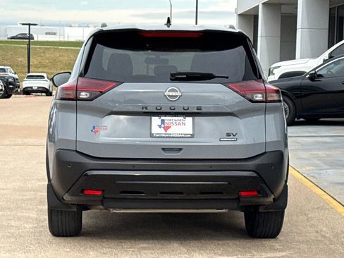 Used 2023 Nissan Rogue SV w/ SV Premium B Package image 8
