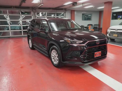 Certified 2024 Toyota Grand Highlander XLE image 2