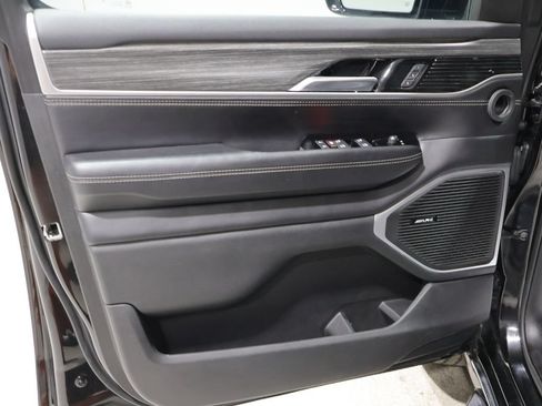 Used 2023 Jeep Wagoneer Series II AWD/4WD image 12