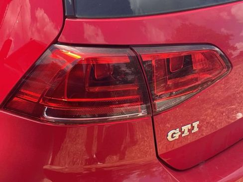 Used 2017 Volkswagen Golf 4-Door FWD image 8