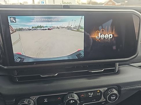 Certified 2024 Jeep Gladiator Mojave image 32