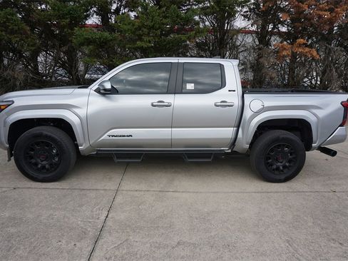 Used 2025 Toyota Tacoma SR5 image 19