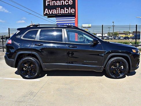 Used 2019 Jeep Cherokee Latitude Plus FWD image 4