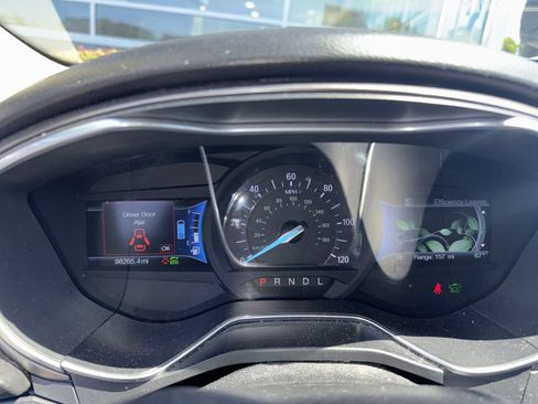 Used 2017 Ford Fusion SE FWD image 8