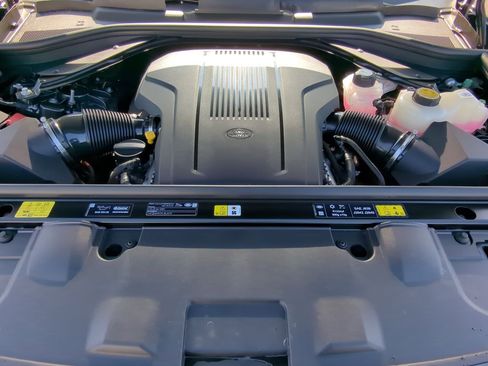 New 2025 Land Rover Range Rover SE image 26