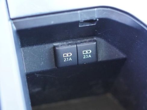 Used 2020 Toyota Camry LE w/ Carpet Mat Package image 31