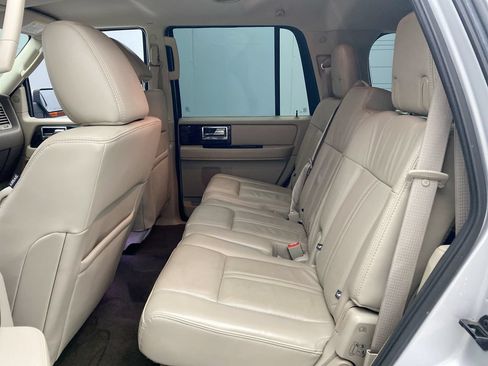 Used 2017 Lincoln Navigator Select AWD/4WD image 23
