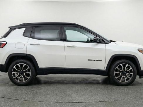 Used 2025 Jeep Compass Trailhawk image 11